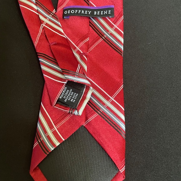 NEW!! Geoffrey Beene Men's Silk Plaids & Checks Neck Tie Red 3.75" x 58" - Picture 4 of 5